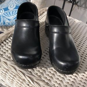 Dansko leather shoe clog 38 Narrow
